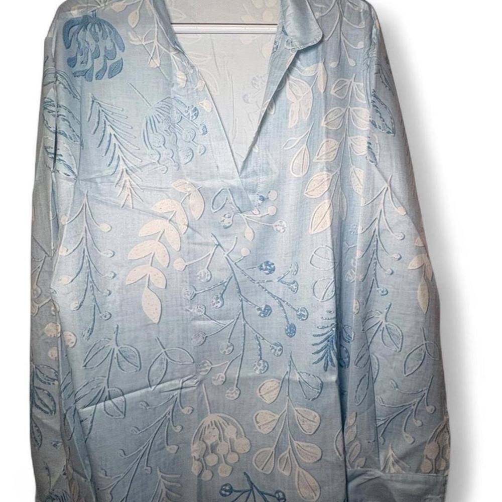 Blue floral and leaf pattern silk blouse in size 2X